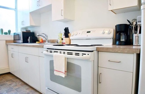 Moose Jaw Apartment | Large 1-Bdrm Condo, Downtown, Parking, 4k Smart TV, WiFi