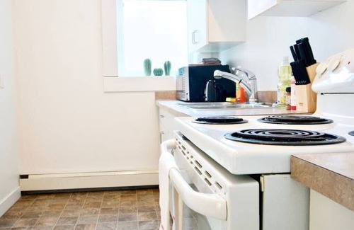 Moose Jaw Apartment | Large 1-Bdrm Condo, Downtown, Parking, 4k Smart TV, WiFi