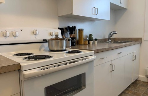 Moose Jaw Apartment | Large 1-Bdrm Condo, Downtown, WiFi & Smart TV ✨