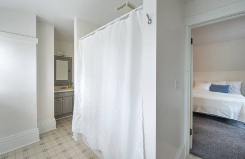 Wausau Apartment | Large 1 Bedroom 1 Bathroom Apartment in Wausau's East Hill Historic District