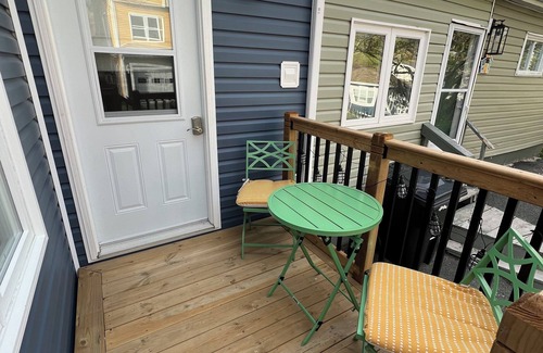 Quidi Vidi Apartment | Large 1 Bedroom Apartment in the Heart of Quidi Vidi (Ground Level)