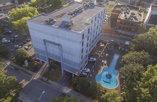 Nashville Condo | Large 1 Bedroom Condo - On Music Row - Guitar Pool