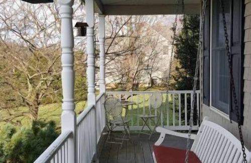Cream Ridge House | Large 1 Bedroom Suite in Cream Ridge Horse Country
