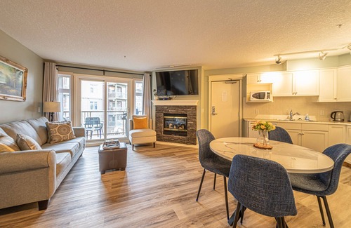 Cougar Creek Apartment | Large 1 Bedroom Suite (4 person)