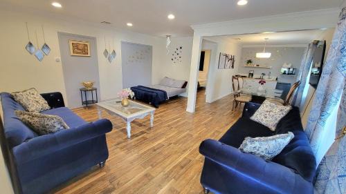 Encino House | Large 1-Bedroom with kitchen In Encino