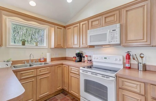 Springfield Apartment | Large 1 BR carriage house in historic SPR