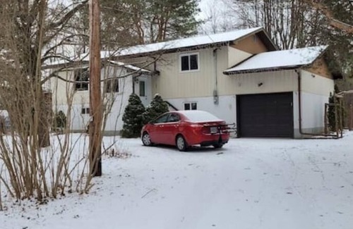 Collingwood Apartment | Large 1-BR - Year Round Cozy, Quiet Retreat