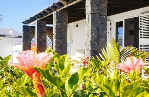 Playa Blanca Villa | Large 15 ppl. villa with garden and heated pool near the center of Playa Blanca