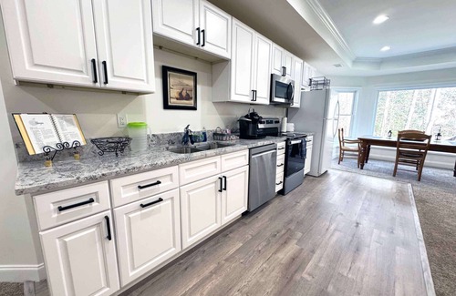 Sandy Springs House | Large, 1700 sq ft, in-law suite 2bd/1.5ba in Desirable Sandy Springs