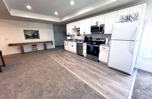 Sandy Springs House | Large, 1700 sq ft, in-law suite 2bd/1.5ba in Desirable Sandy Springs