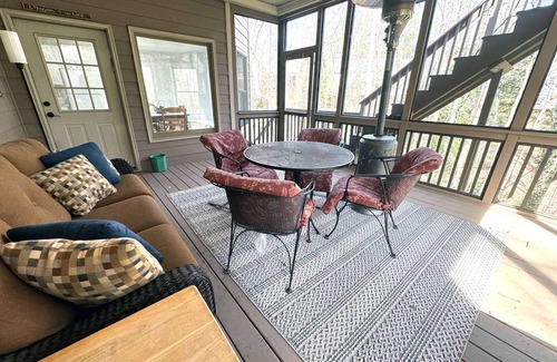Sandy Springs House | Large, 1700 sq ft, in-law suite 2bd/1.5ba in Desirable Sandy Springs