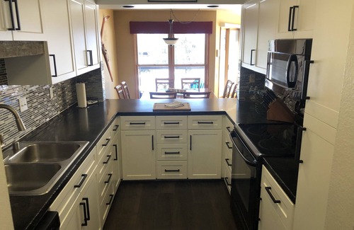 Keystone Condo | Large 1BR Condo. Steps away from shuttle, parking & pool. IndependentlynOperated