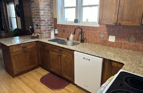 Rotterdam Junction Apartment | Large 1st Floor Flat for 2 with the Comforts of Home Between Saratoga and Albany