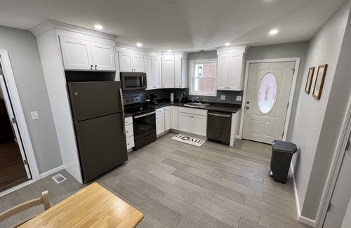 Southington Apartment | Large 1st floor of duplex in town center