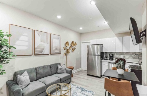 Center City East Apartment | Large 2/2 in Old City | Sleeps 8! (U-3)