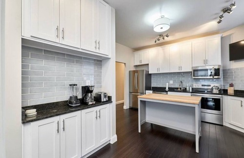 Central West End Apartment | Large 2 Bd 2 Ba Forest park, CWE eats, BJ Hospital