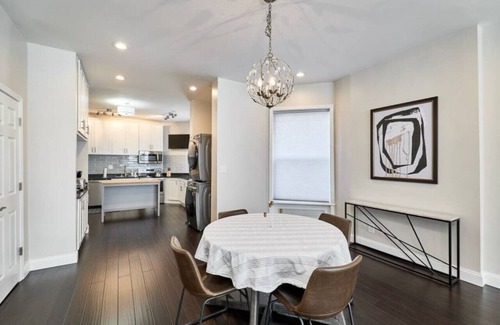 Central West End Apartment | Large 2 Bd 2 Ba Forest park, CWE eats, BJ Hospital