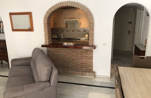 Calahonda Apartment | Large 2 Bed Holiday Home | Close to Beach, Shops, Restaurants, Bars