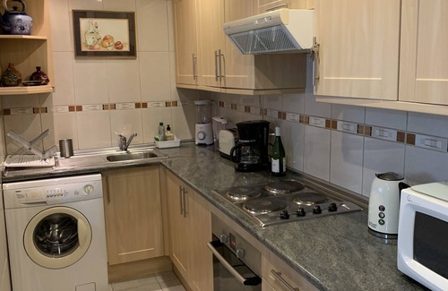 Calahonda Apartment | Large 2 Bed Holiday Home | Close to Beach, Shops, Restaurants, Bars