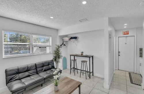 Royal Poinciana House | Large 2 Bed Studio Close To Beach & Hard Rock Ha03
