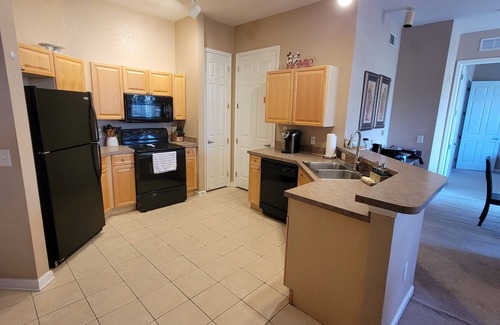 Loughman Condo | Large 2 Bedroom 2 Bath Condo 10 Miles from Parks Sleeps 6