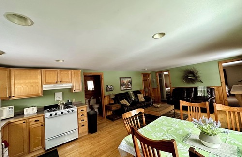 Old Forge Cottage | Large 2-Bedroom, 2-Bathroom Cottage in perfect in-town location