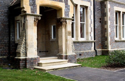 Basingstoke House | Large 2 bedroom 2 bathroom King Double - Basingstoke Serviced Apartment