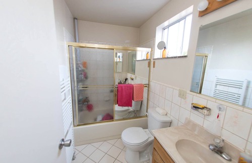 Excelsior House | Large 2 bedroom, 2 bathroom home in San Francisco