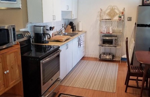 Kingston Apartment | Large 2 Bedroom Apartment,5 minutes to Downtown,University,Hospitals,Waterfront