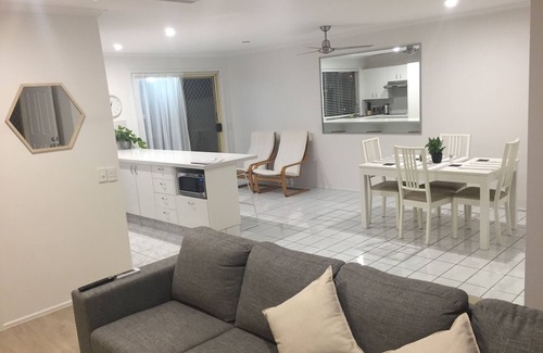 Labrador House | Large 2 bedroom house | Quiet, Central and Modern