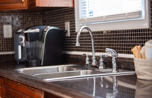 Hampton House | Large 2 bedroom | Queen beds | Safe Area