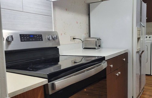 Kahala Apartment | Large 2BD/2BA Kahala Beach Front Condo Furnished