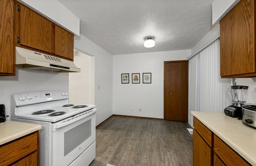 Northwest Akron Apartment | Large 2Bd Haven for Travelers!