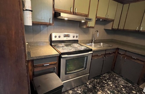 The Beaches House | Large 2bedroom Flat on the Water in the BeachesToronto-Sandy toes & full tummies