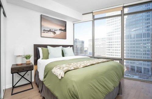 Bay Cloverhill Apartment | Large 2BR on Bay Street 4 Beds with Balcony