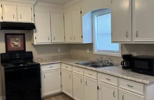 Sulphur House | LARGE 3/1 home close to refinery/casino/food