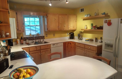 Jonesboro House | Large 3/4 bedroom Valley View House with Outdoor Space, Pool and Storm Shelter