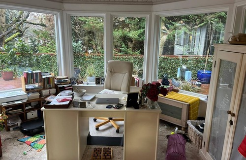 Coombe Hill House | Large 3 bed house with separately bookable studio