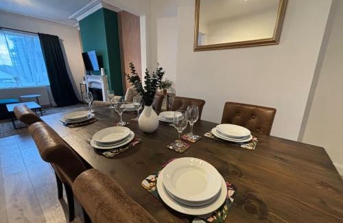 Awsworth House | Large 3 Bed House - Awsworth - J26 M1 - Ideal for Contractors or Families - Sleeps - 6