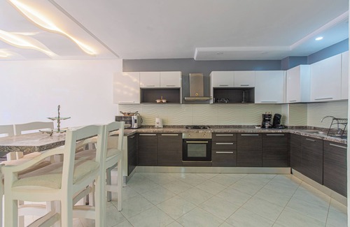 Tamrhakht Apartment | Large 3-bedroom apartment - Overhead projector - Rooftop with sea view - Hammam