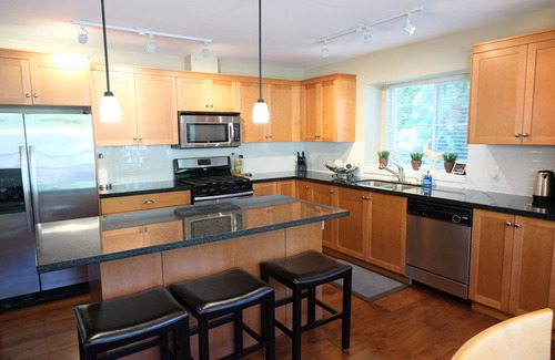 Lindell Beach Cottage | Large 3 Bedroom Cottage with Resort Like Amenities