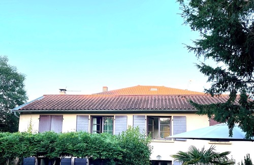 Lentilly House | Large 3 bedroom house - swimming pool - 25mn from Lyon - TER 3mn away -