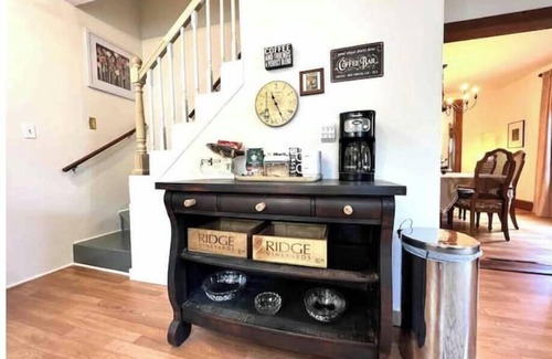 Bay View House | Large 3-bedroom House with Outdoor Hot Tub!
