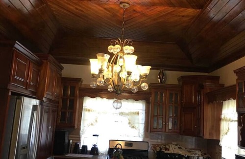 Southfield House | Large 3 bedroom with King beds and Pool!