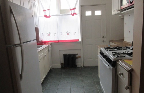 Queens House | LARGE 3 BEDROOMS 20 MIN TO MANHATTAN