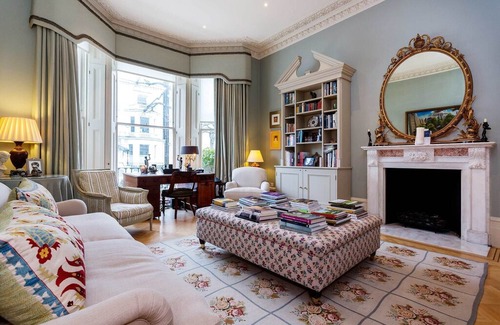 Holland Park Apartment | Large 3 BR home in a great Notting Hill location. Next to the tube! (Veeve)