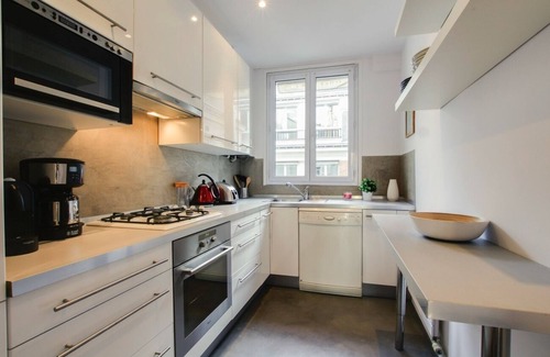 8th Arrondissement Apartment | Large 3-room apartment Miromesnil - Elysées - Etoile