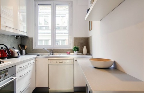 8th Arrondissement Apartment | Large 3-room apartment Miromesnil - Elysées - Etoile