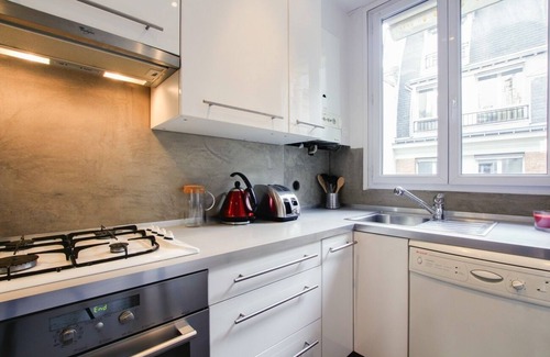 8th Arrondissement Apartment | Large 3-room apartment Miromesnil - Elysées - Etoile