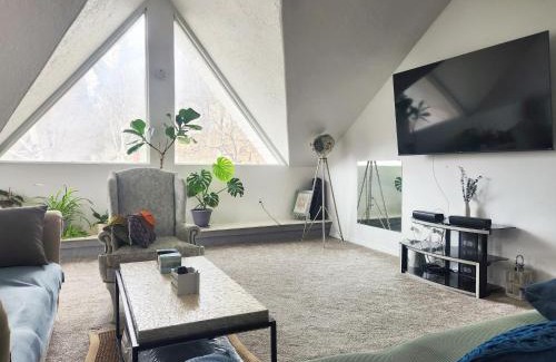 Sandy House | Large 3200sf A-Frame House close to Snowbird Alta Ski &Stunning Mountain View!